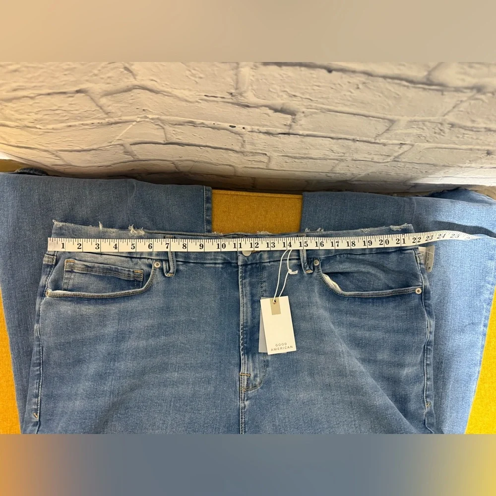 Good American Good Legs Flare Wide Leg Jeans, Mid Rise, Size 28-32 - Picture 6 of 7
